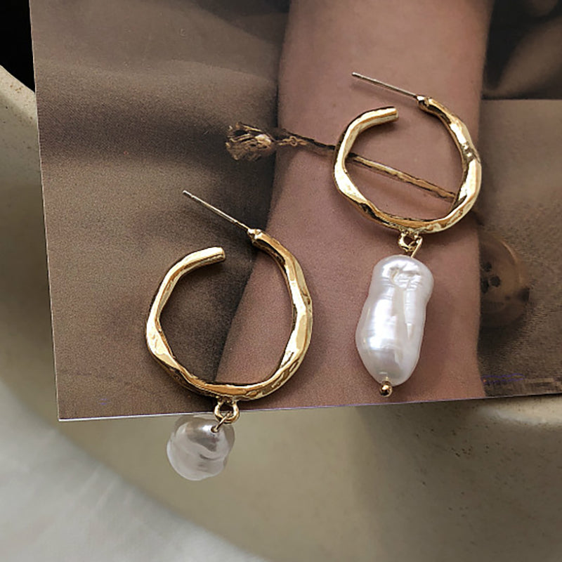 Simple pearl Earrings
