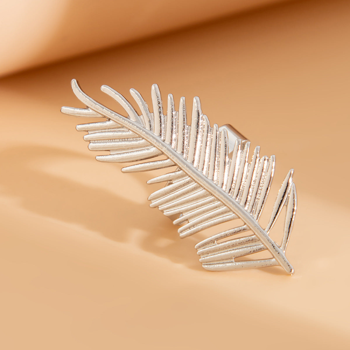 Wrinkle Feather Pearl Ring