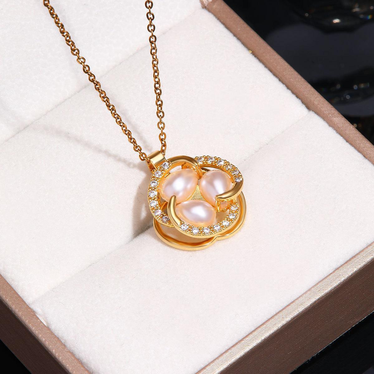 Rotating Pearl Flower Necklace