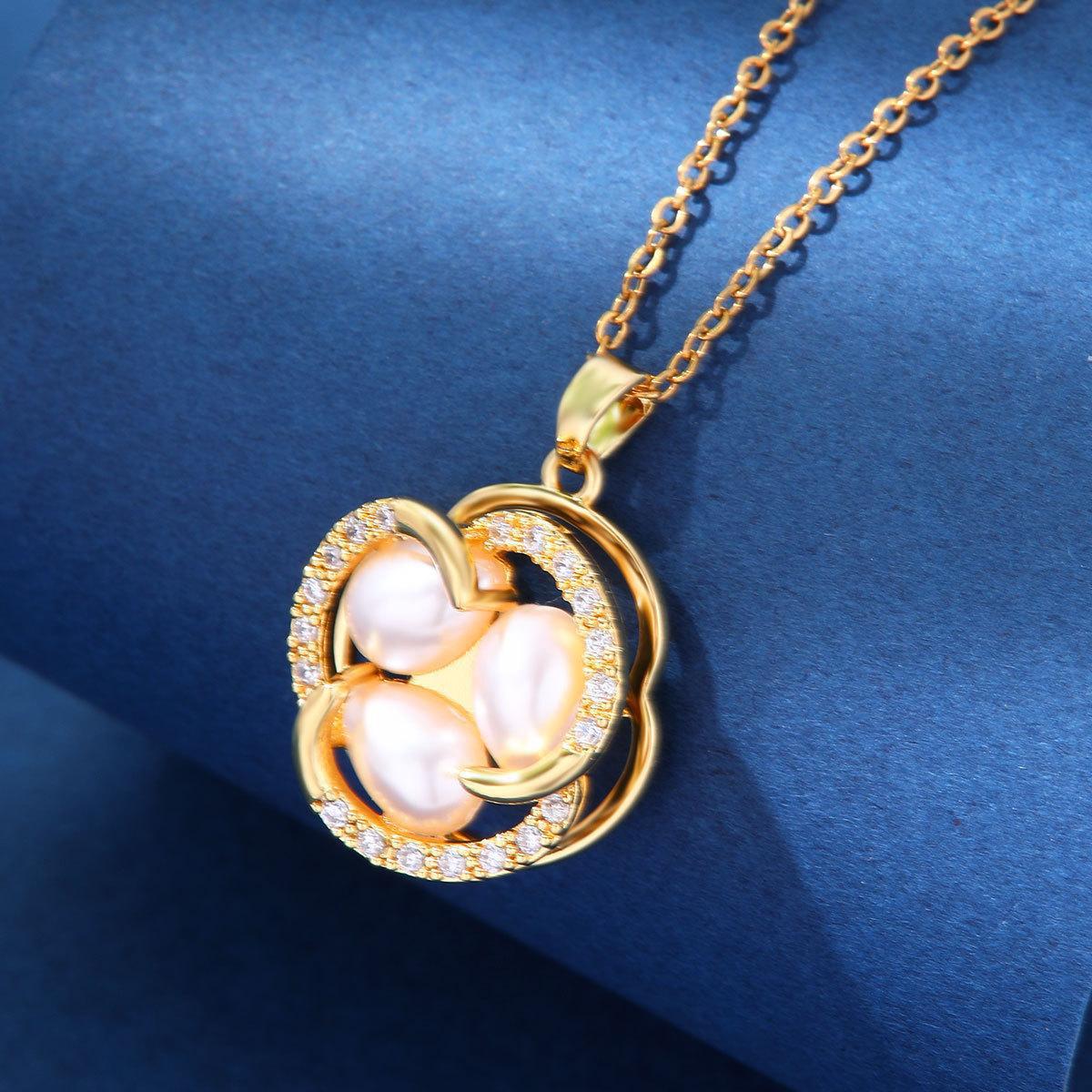 Rotating Pearl Flower Necklace