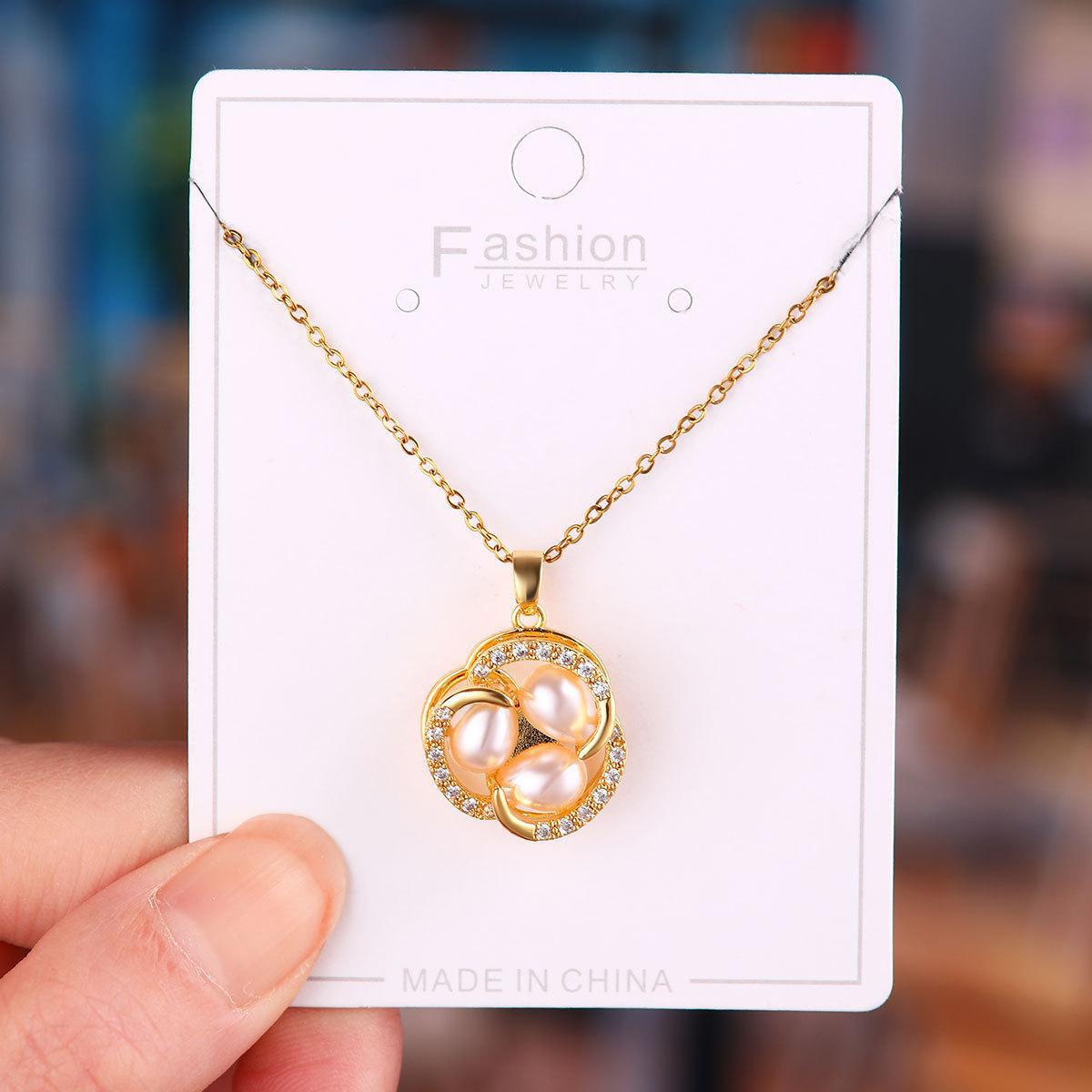 Rotating Pearl Flower Necklace