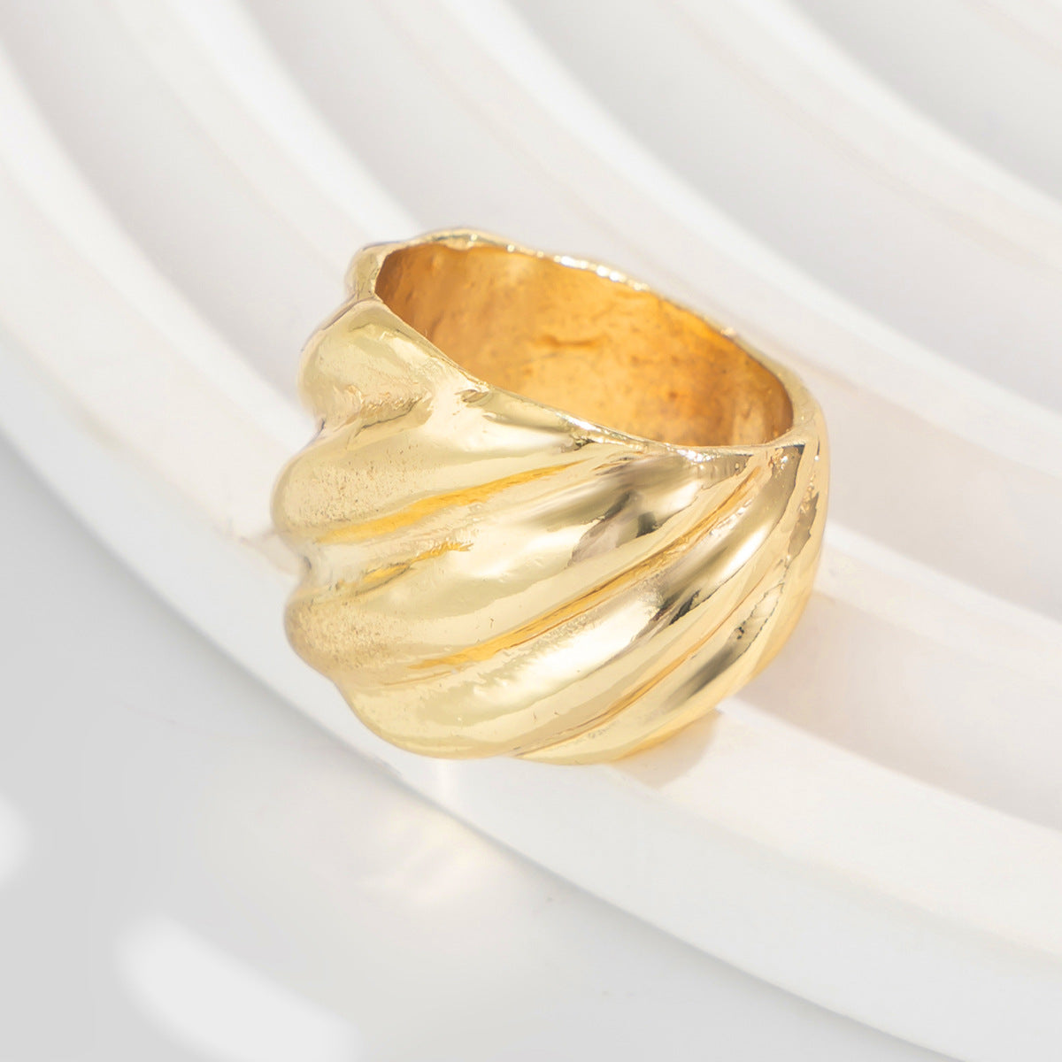 Inlaid Pearl Flower Ring
